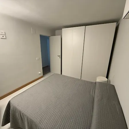 Alessandra House アパート