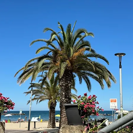 Alessandra House アパート